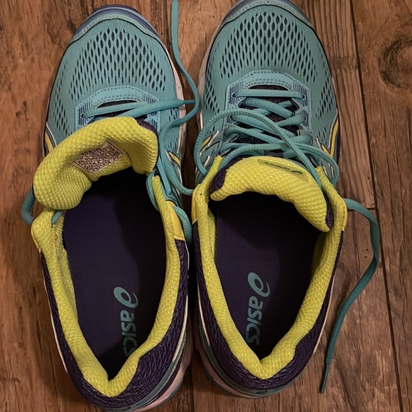 Women’s ASICS running shoes - Picture 4 of 8